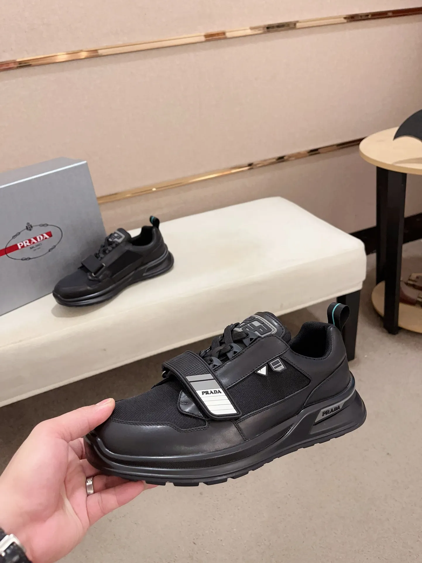 Factory price 620💰 ✔️✔️✔️Higher version High-quality new PRADA (Prada) counters are launched simultaneously. New men's shoes and 😘fabric are made of high-tech glue-spraying technology. Lining: Full cowhide lining. 👍🏿 High-end ☄️ air-cushion molded anti-slip rubber outsole, exquisite lines, simple and elegant, comfortable and high-end for leisure travel. Code number: 38 to 44 (45 is custom-made and cannot be returned or exchanged)